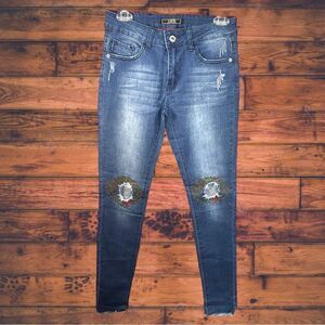 5 for $25🔥 L&B Lucky &‎ Blessed Embroidered Wreath Knee Skinny Jeans Size 6